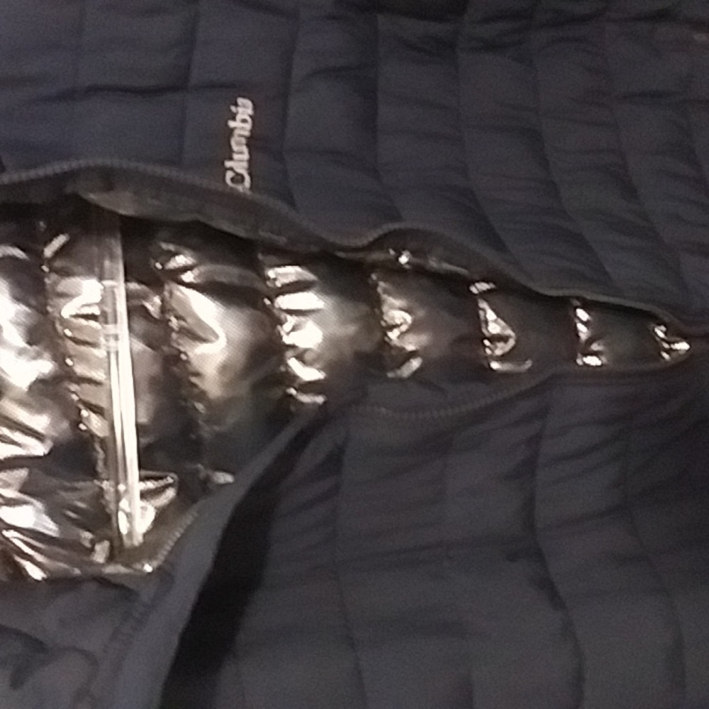 Navy Blue Columbia Puffer Coat - Picture 5 of 5